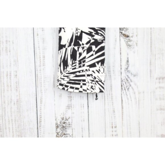 LL Bean UPF50+ New Currents Swimwear V Neck Tankini Top Black Palm Size 4 - Picture 3 of 7